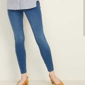 Old Navy Super Skinny Pull-On Jeggings Size 6SHORT